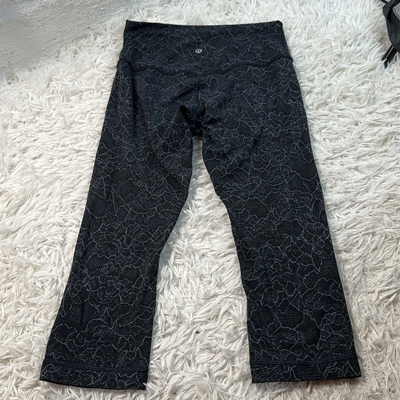 Lululemon Align Crop *19" Lacescape Dark Cast Black - Picture 4 of 6